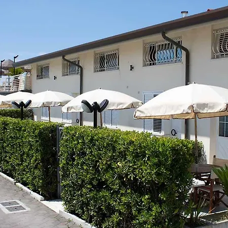 Delfino Marina Di Carrara